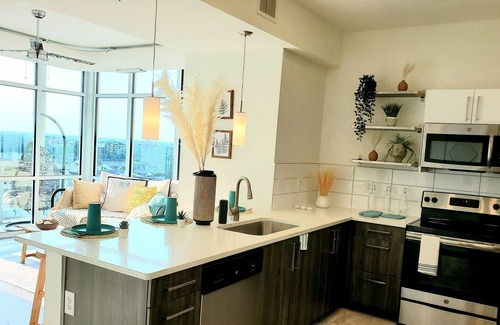 Northwest Apartment | THE PARADISE PLACE! Luxurious Entire 1 Bedroom Condo w/ Balcony