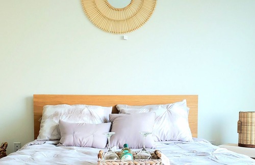Northwest Apartment | THE PARADISE PLACE! Luxurious Entire 1 Bedroom Condo w/ Balcony