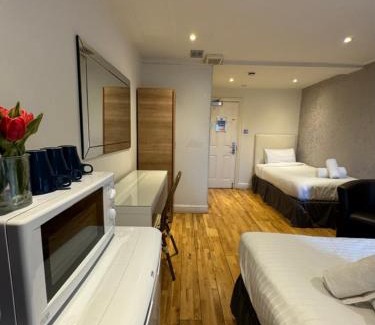 Earl's Court Hotel | The Paramount Hotel