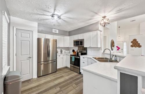 Summerville House | The Paramour comfy home with ground floor bedroom and fenced in yard