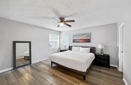 Summerville House | The Paramour comfy home with ground floor bedroom and fenced in yard