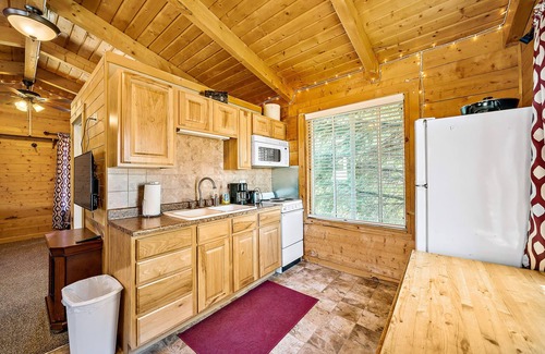 Zion National Park East Entrance Cabin | The Park Cabin at Mount Carmel Motel and RV Park