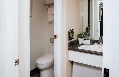Downtown Vancouver Hotel | The Parker Hotel and Rooftop