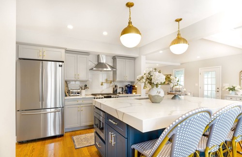 Point Pleasant Beach House | The Parkway Beach House-Two Blocks to the beach w/in ground heated s/water pool