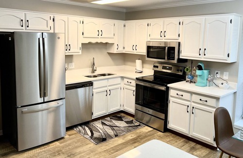 Olive Branch House | The Pavilion - Cozy 3BR w/ Two Car Garage In Great Neighborhood