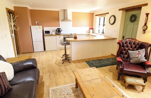 Boston Cottage | THE PAW BARN, pet friendly, character holiday cottage in Boston