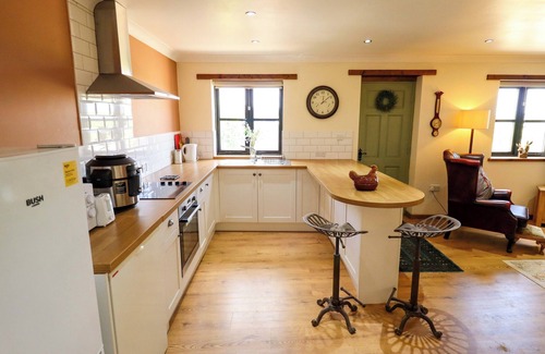 Boston Cottage | THE PAW BARN, pet friendly, character holiday cottage in Boston