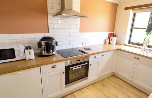 Boston Cottage | THE PAW BARN, pet friendly, character holiday cottage in Boston