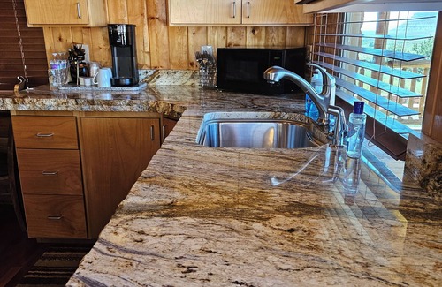 Apple Valley Cabin | The Peacemaker Cabin: Cozy cabin in enjoyable Apple Valley with AC