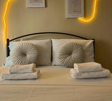 Komotini Apartment | The Peachy Place