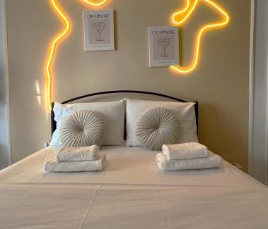 Komotini Apartment | The Peachy Place