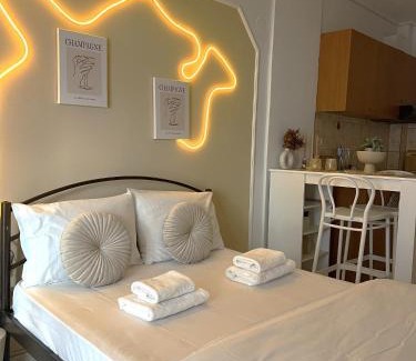Komotini Apartment | The Peachy Place