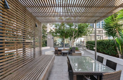 Wolli Creek Apartment | The Peak Resort style Balcony Abode in the Metro