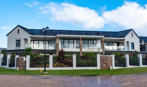 George Apartment | The Peaks - Kingswood Golf Estate