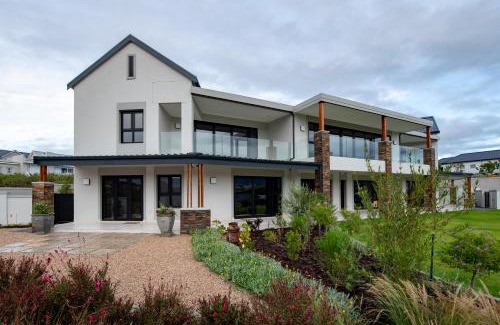 George Apartment | The Peaks - Kingswood Golf Estate