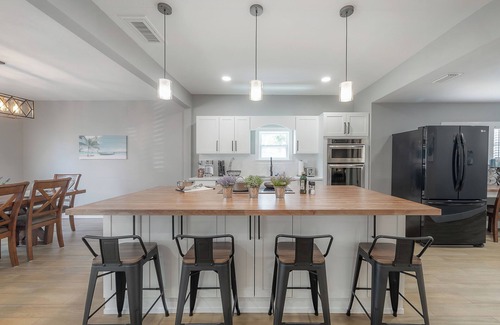 Sun Bay South House | The Pearl Cottage 2b/1R w King 🛏 & FAST WIFI