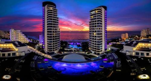 Umhlanga Apartment | The Pearls of Umhlanga or Oceans Apts Balcony or City studio