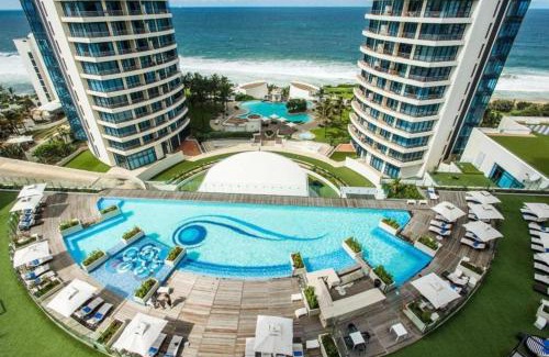 Umhlanga Apartment | The Pearls of Umhlanga or Oceans Apts Balcony or City studio