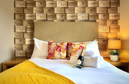 Axford Hotel | The Pelican Inn