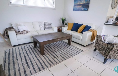Marmong Point House | The Pelicans Rest - Close to boat ramp and marina