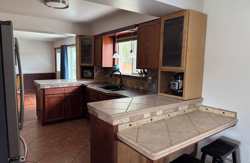 Southgate Triangle House | The Pelikan Retreat, Unique & Spacious Home, Large Yard
