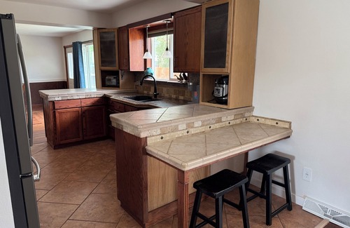 Southgate Triangle House | The Pelikan Retreat, Unique & Spacious Home, Large Yard