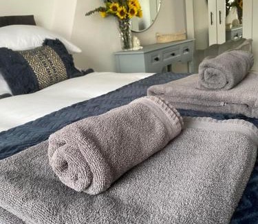 Porthcawl Apartment | The Penthouse at Percy House Pet Friendly 2 Bedroom Apartment in Porthcawl Sleeps 4 people Located in the town centre
