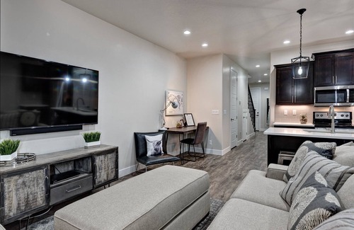 St. George House | The Penthouse at The Ledges
