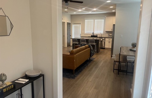 Auburn House | The Perch on Piper | 3 Bed, 2 Bath
