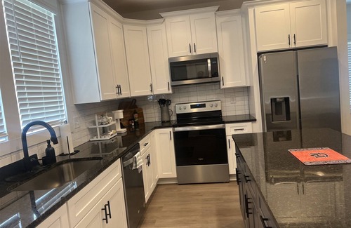 Auburn House | The Perch on Piper | 3 Bed, 2 Bath