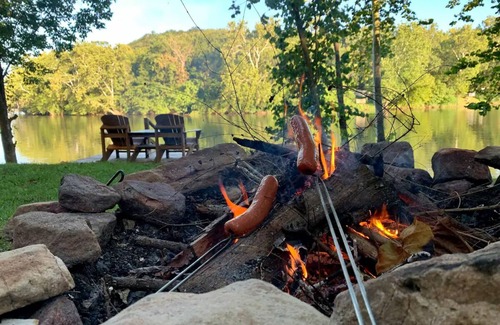 Luray Cabin | The Perch Riverfront Cabin - Starlink Wi-Fi