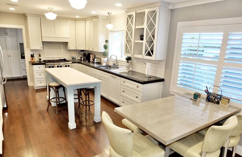 Peninsula House | The Perfect Beach House! Private and Desirable 5 BDR, Walk to Dining & Shopping