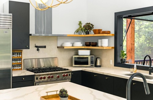 Bracebridge Cottage | The perfect blend of colour, comfort, and class