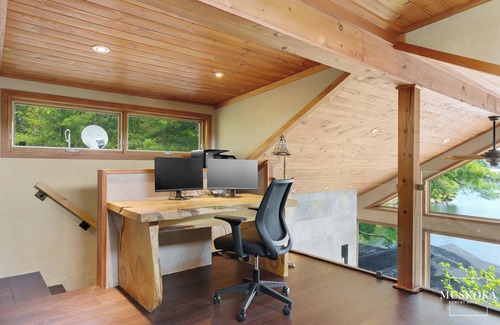 Georgian Bay House | The perfect blend of comfort and natural beauty on Go Home Lake.