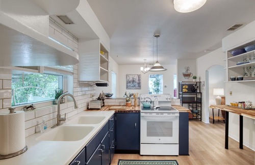 Holly Hill House | The Perfect Blend of Festivity and Serenity