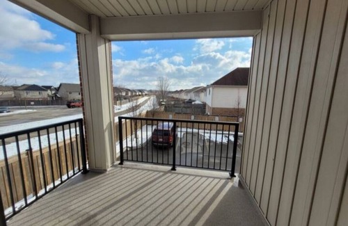 Kitchener House | The perfect Cozy Townhouse Near Every Convenience, Trails and Attractions!