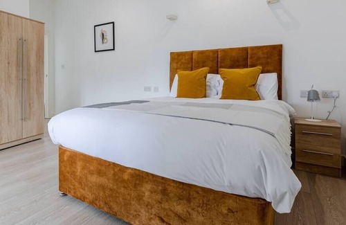 Windlesham Apartment | The Perfect Home for Business Travellers!