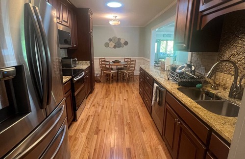 Prosperity House | The perfect lake retreat!