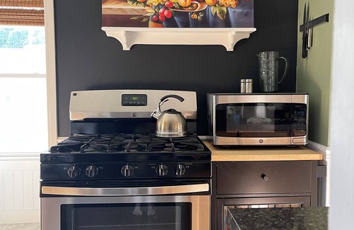 Shore House | The Perfect Location! Cozy Cottage in Grand River Valley's Wine Country!