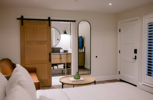 Midway Hotel | The Perfect Outdoor Getaway! Modern Retreat w/Scenic Adventures, Resort Access