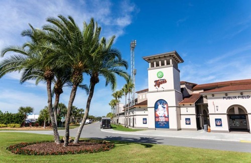 Auburndale Apartment | The Perfect Package of Space, Style and Comfort