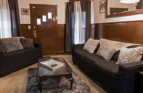 Cleveland House | The Perfect Place for Your Stay!