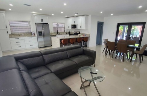 Kendale Lakes House | The perfect place to fulfill any expectation you may have!
