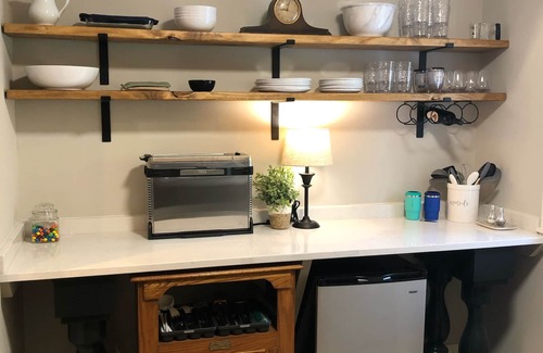 Lebanon Apartment | The Pet Friendly Hillside Hideaway