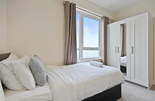 Gillingham Apartment | The Pier Apartment 3 by Kasar Stays