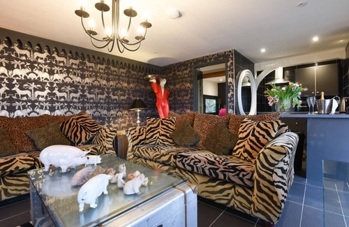 Emsworth House | The Pig Sty * WOW Factor Countryside Retreat