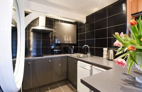 Emsworth House | The Pig Sty * WOW Factor Countryside Retreat