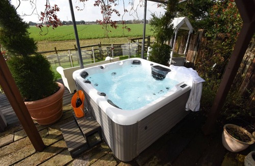 Emsworth House | The Pig Sty * WOW Factor Countryside Retreat