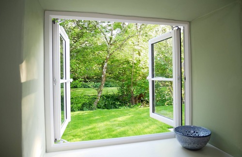 Saint Columb Major Cottage | The Pigsty & Spa Garden at Tregoose Old Mill