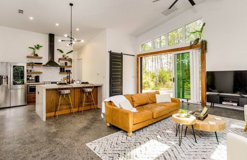 Milton House | THE PINE HOUSE Luxury, Romantic, Unique Retreat on 3 acres of pines- Pace, FL